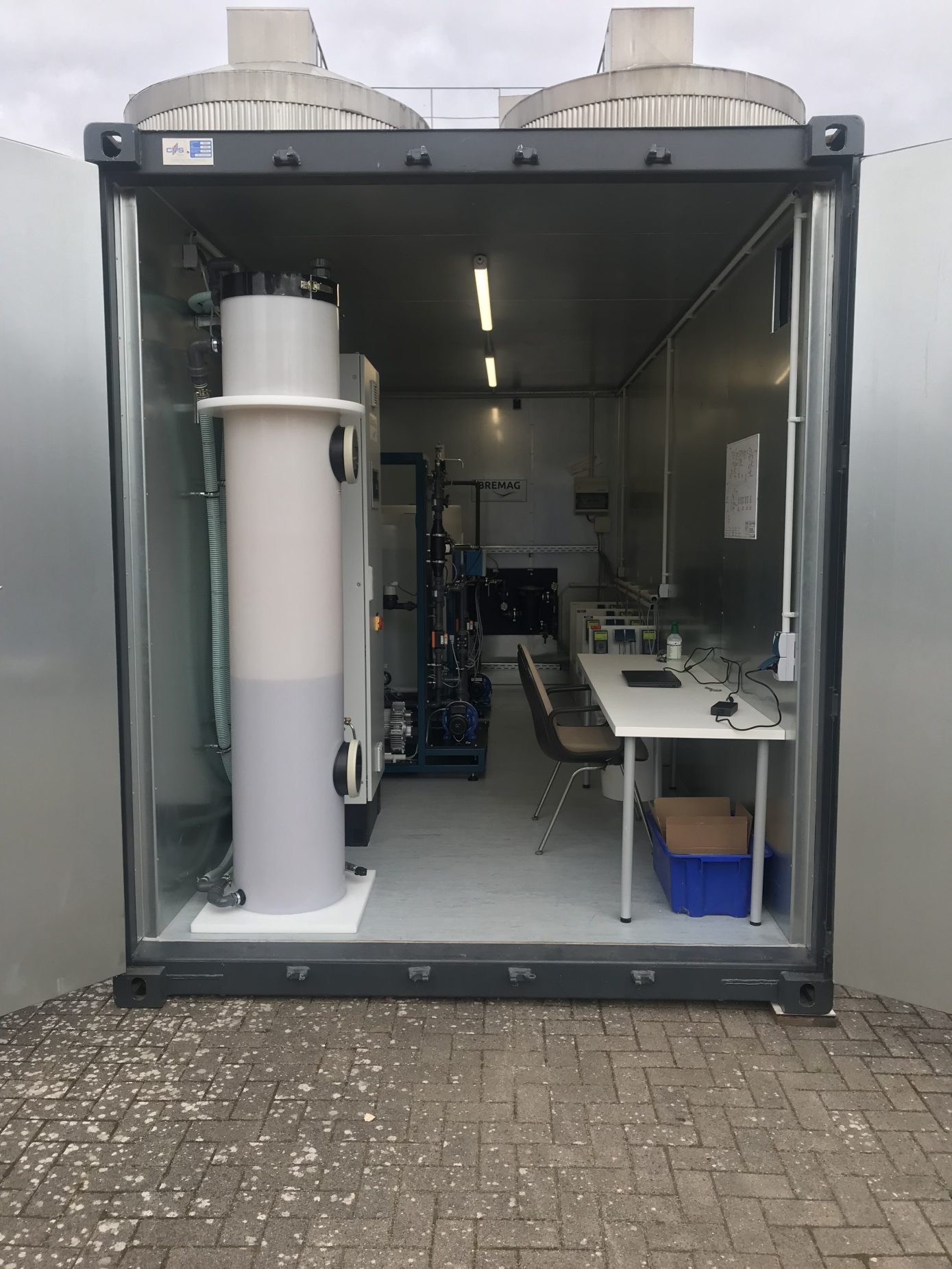 Pilotanlage zur Aufbereitung von Filterspülwasser mittels getauchter Polymermembranen (Quelle: HAMBURG WASSER) 